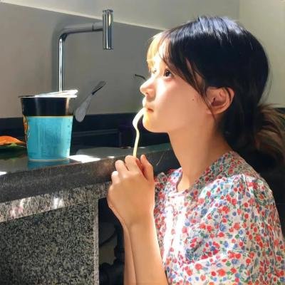 哈啰,我叫朵莉丝